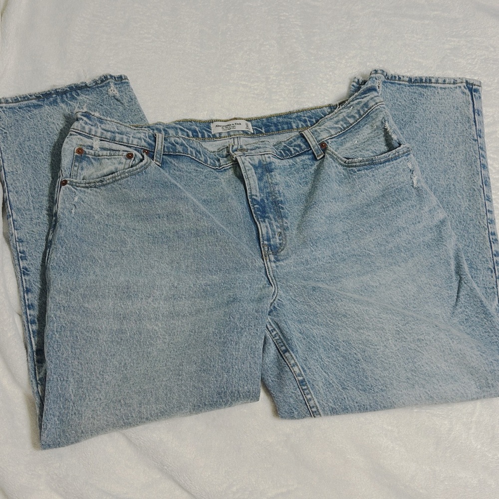 Abercrombie & Fitch Ultra High Rise 90s Straight Jean